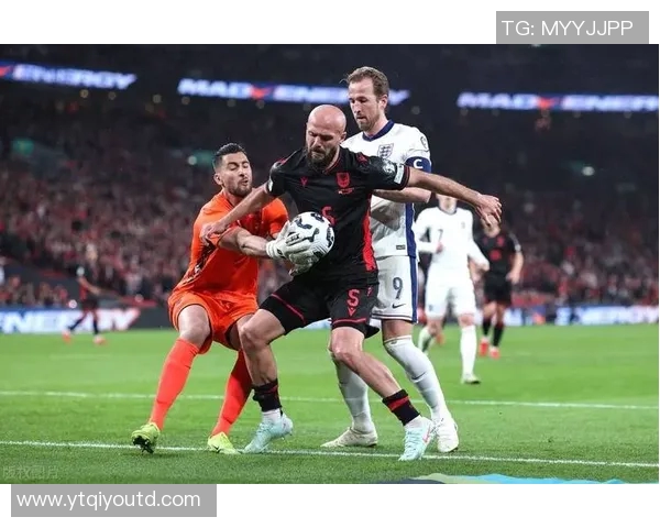 各国足球明星精彩瞬间解说图集展现球场魅力与风采